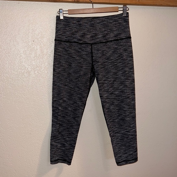 ๐ฅ $5 with any bundle! ๐ฅ Knockout by Victoriaโs Secret capri, size M - Picture 1 of 4